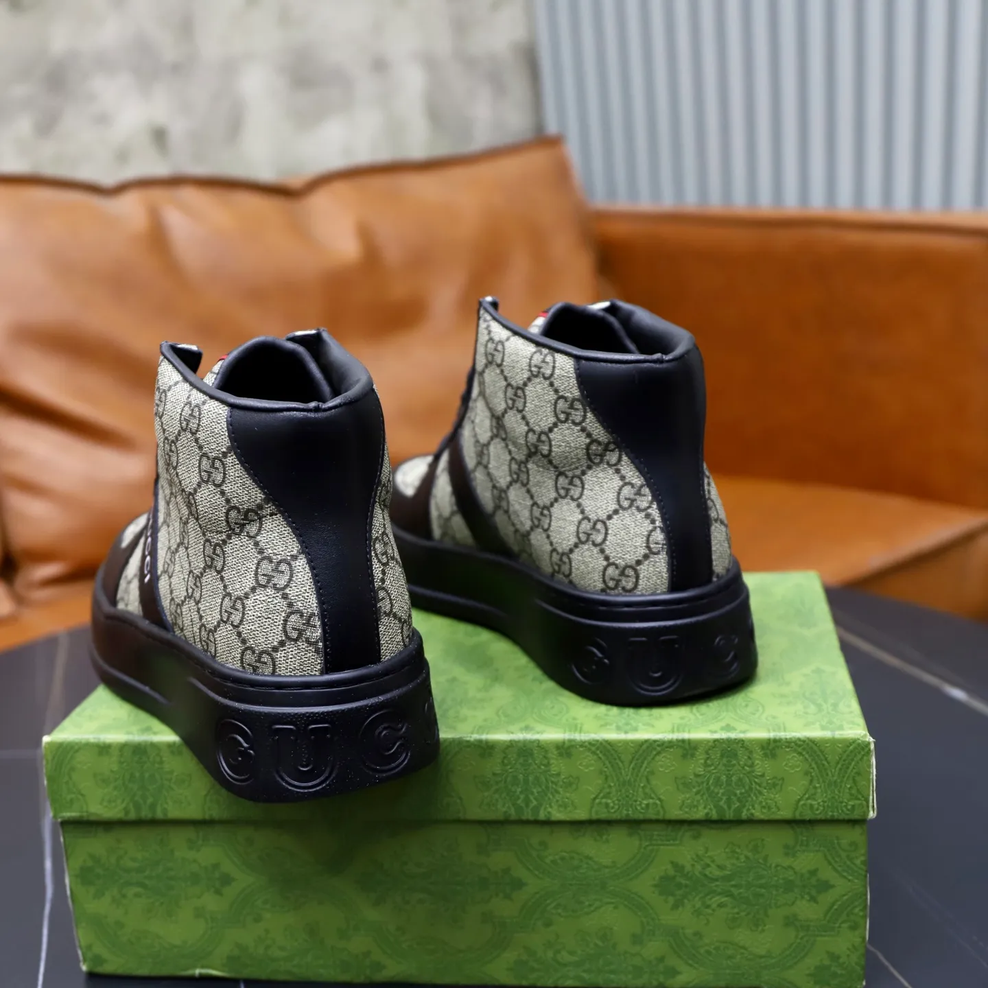 Ex-factory price: 442💰🙅‍♂️🙅‍♂️🙅‍♂️ Brand: GUCCI Standard code: 38-44 (45 customized) Grade: Same as the official website Material: Original cowhide material spliced with brand cloth Comfortable and breathable lining Lightweight and wear-resistant sports outsole Style category: Men's fashionable casual shoes Running sports shoes Distinguished luxury brand elements Top luxury color: actual picture color